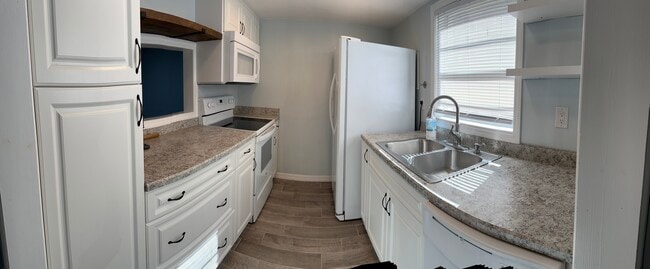 Building Photo - 2550 SE 15th Ave Rental