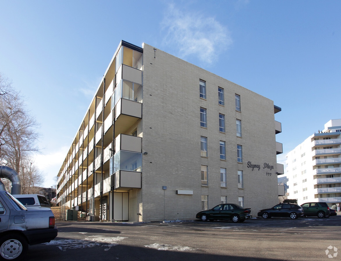 Photo - Skyway Plaza