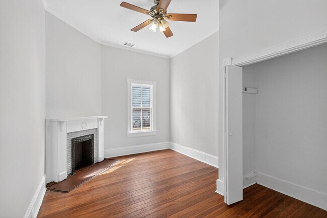 Photo - 321 Orleans St SE