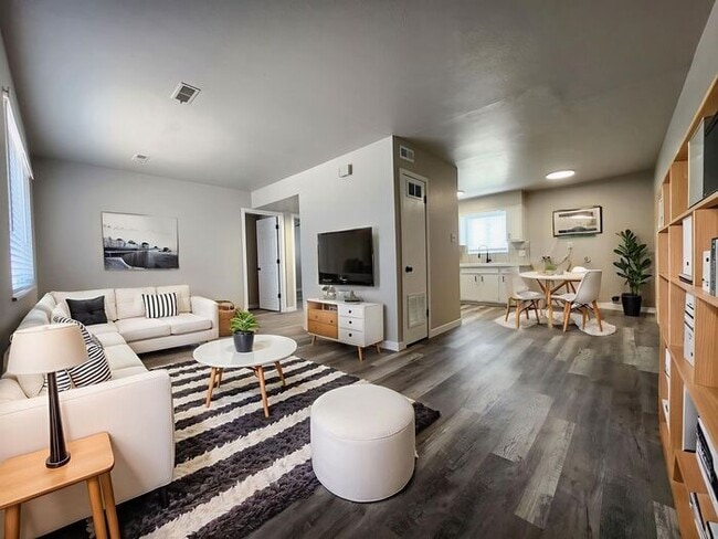 Building Photo - Remodeled 2-Bedroom | 1-Bathroom Upper-Lev... Rental