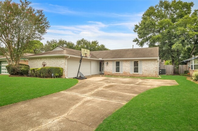 Building Photo - 16439 Havenhurst Dr