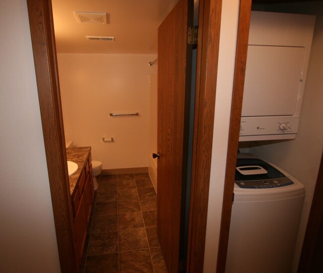 Chateau Village and Deer View Apartments For Rent in Wyoming, MI