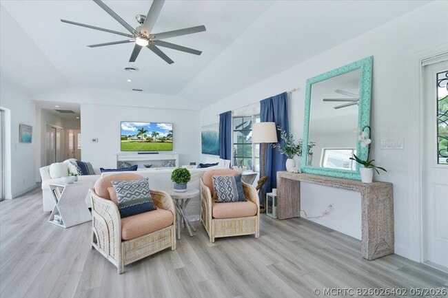 76 Fairview W