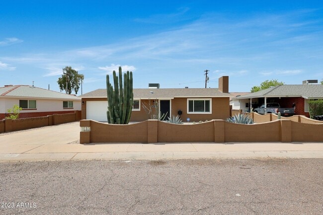 Photo - 2411 W Cheery Lynn Rd