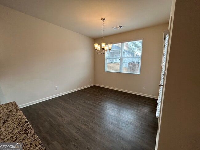 Photo - 850 Starbuck Parkway