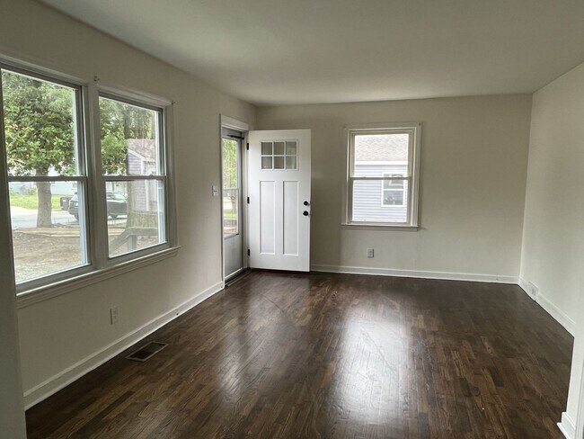 2 Bedroom, 1 Bath Duplex Near NoDa - 2 Bedroom, 1 Bath Duplex Near NoDa