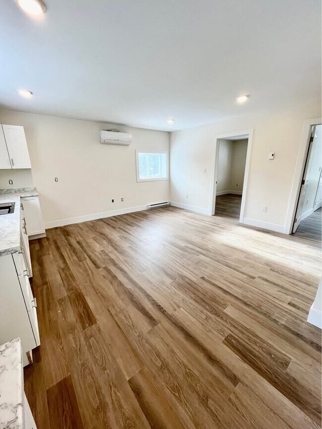 Photo - 161 Nevers Rd Unité 1