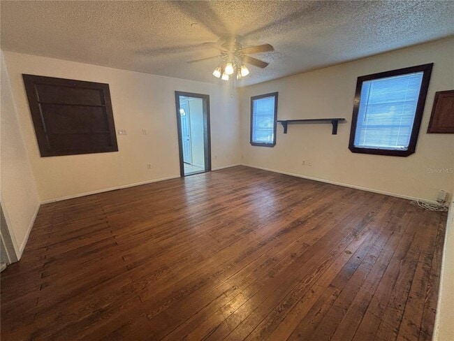 Photo - 128 2nd Ave SW