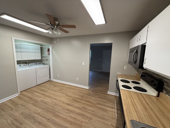 Photo - 3 Bedroom, 1.5 Bath in Great Location