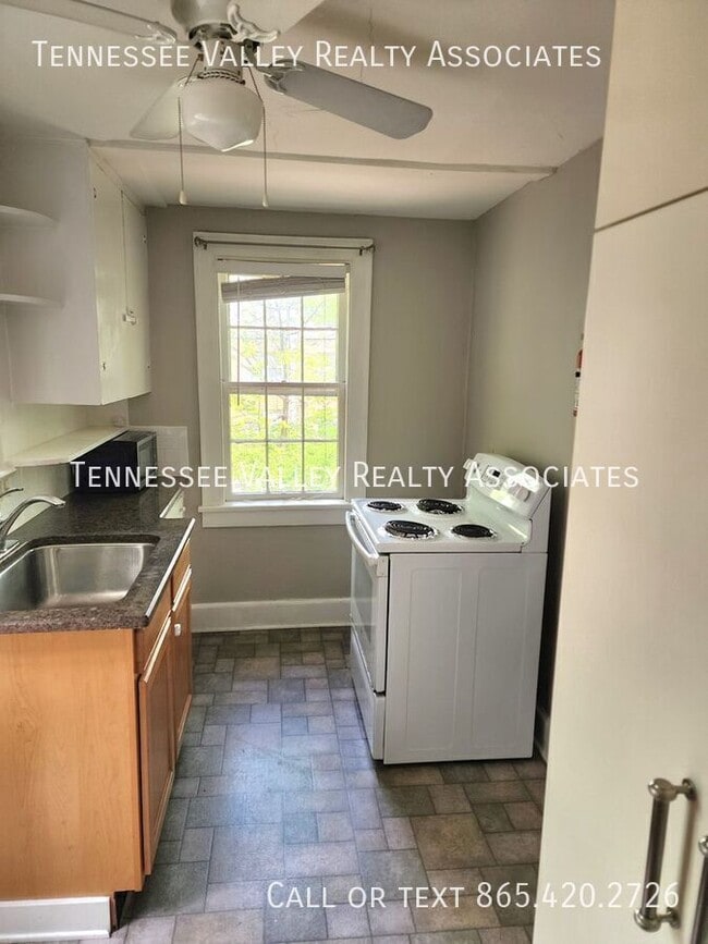 Photo - 419 Noelton Dr SW