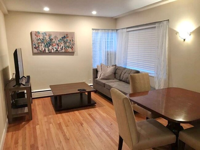 Photo - 160 Waterman St