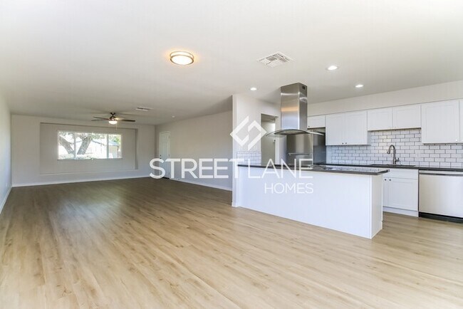 Photo - Now offering the first full months rent free!