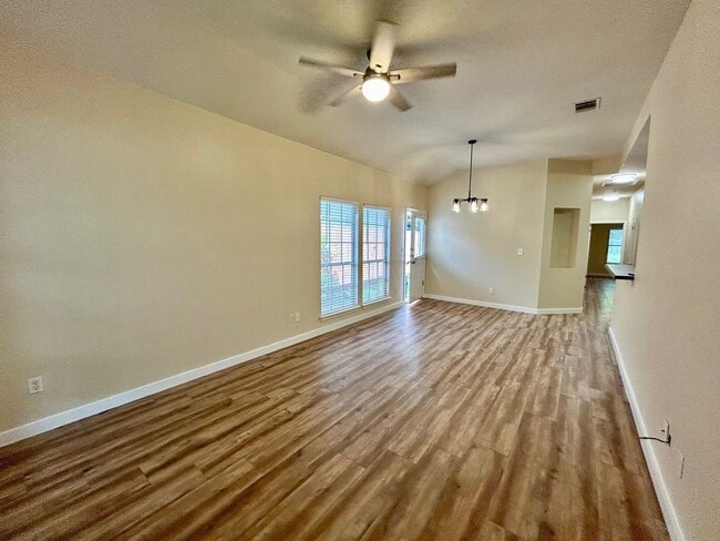 Building Photo - 8710 Weiser Dr Unit 8710 Weiser RD #A Rental