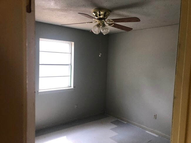 Photo - 1321 W 57th St