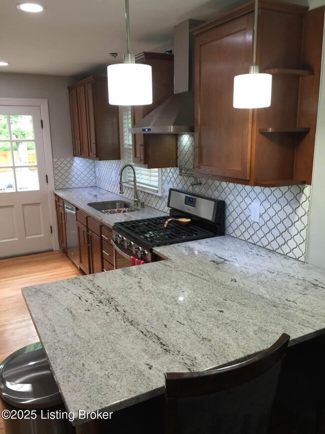 Photo - 405 Breckenridge Ln