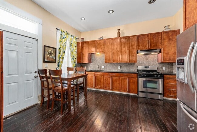 Building Photo - 2111 26th St Unit 1 Rental