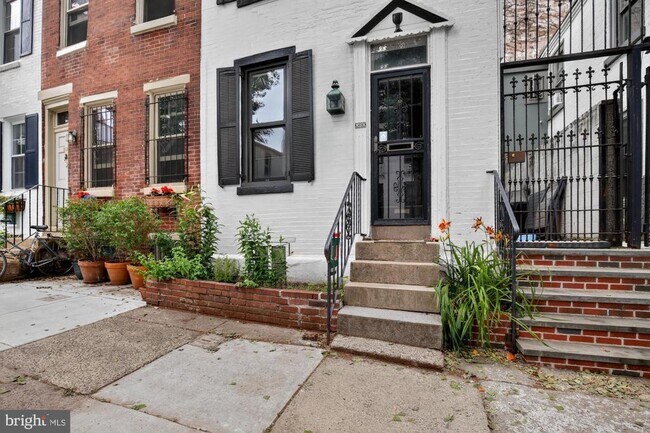 Photo - 2528 Waverly St