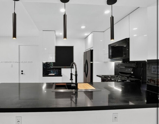 Building Photo - 13020 SW 92nd Ave Unit A210 Rental
