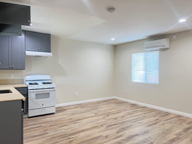 Photo - 3934 2nd Ave Unit 3934 1.5