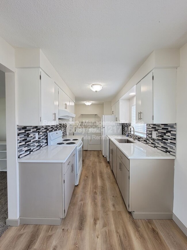 Building Photo - 1817 Cartmell St Unit 206