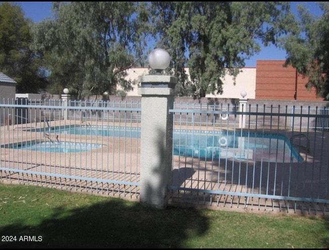 Photo - 3716 E University Dr