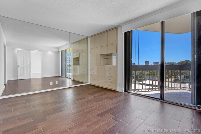 Photo - 2000 Presidential Way Unit 504