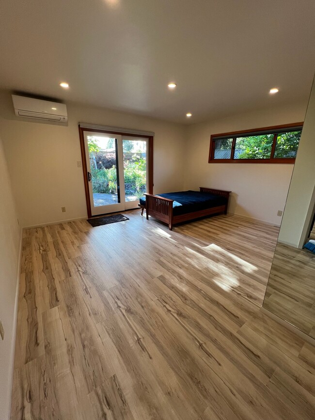 Photo - 7840 Valentine Ave