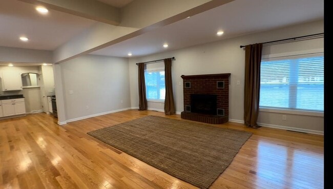 Photo - 176 Baker St