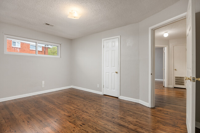 Photo - 303 Wygoda Cir