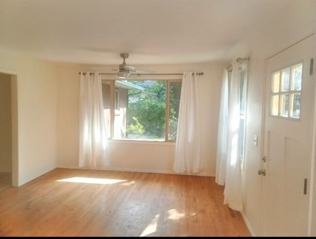 Photo - 1525 Meeker Dr