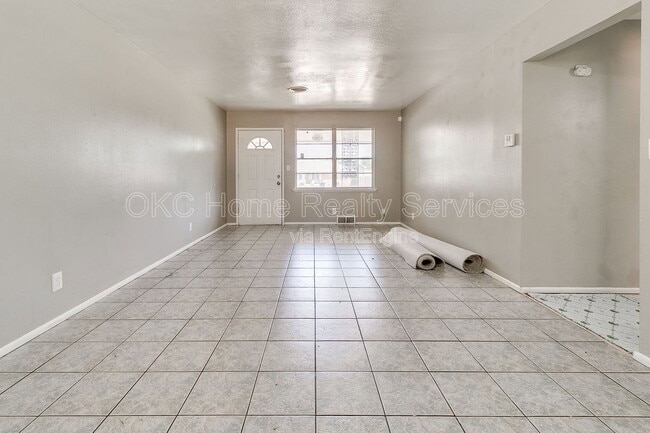 Photo - 8712 NE 25th St