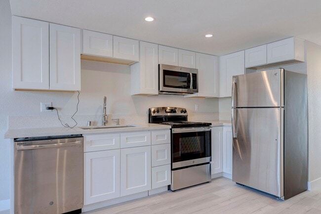 Photo - 471 Rexford Dr Unit 2