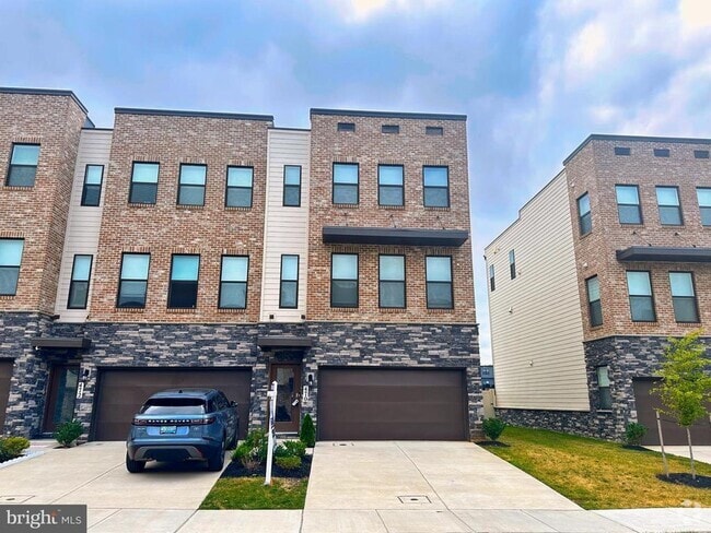 Building Photo - 470 Tiller St Rental