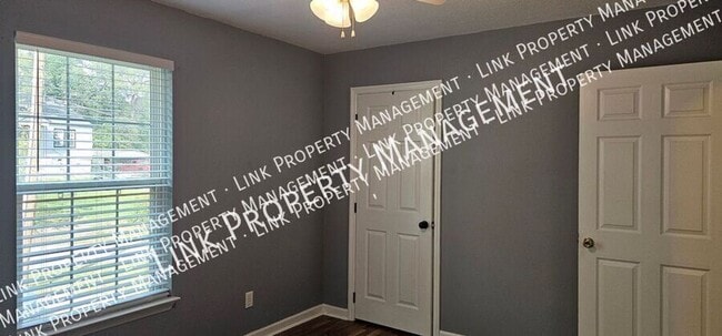 Photo - 140 S Elmwood St