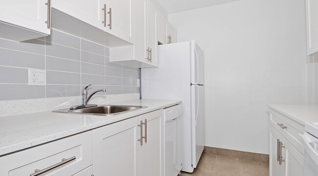 Photo - Hollyburn Plaza Unit 00904