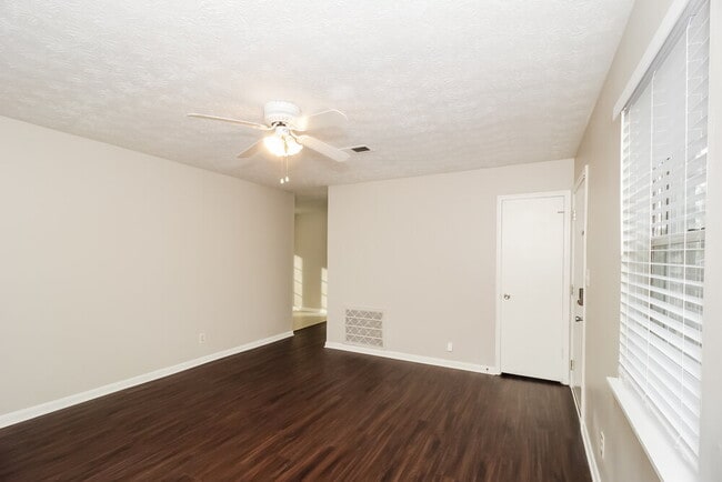 Photo - 243 Sedgefield Dr