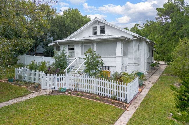 Building Photo - 1056 Stevens St
