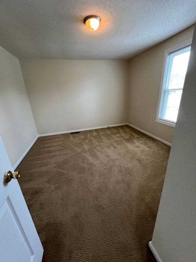 326 Mayflower Ave