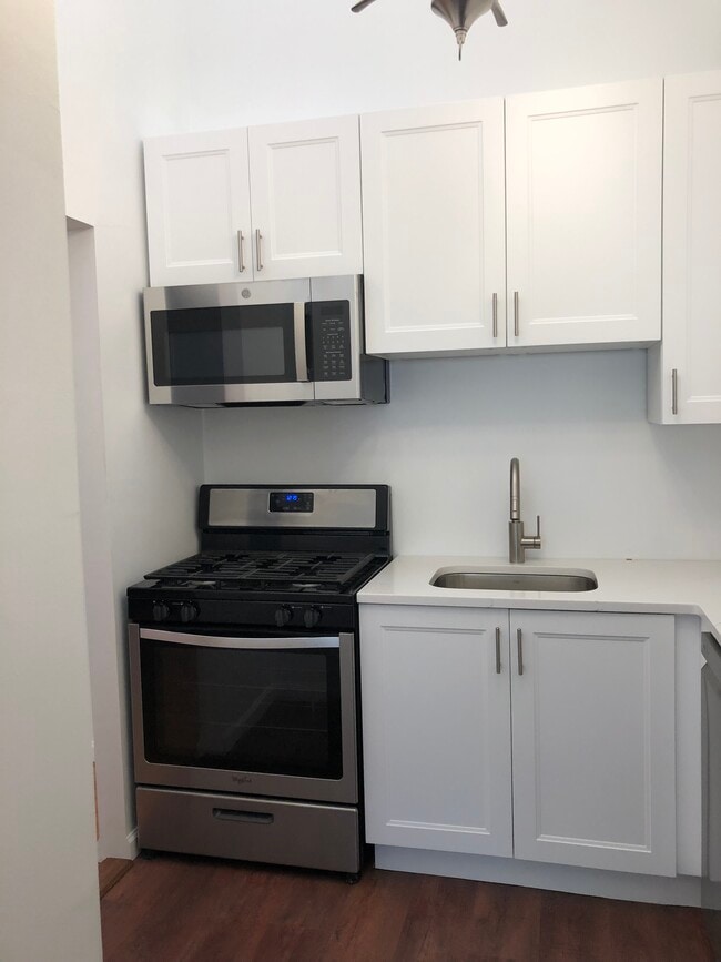 Kitchen - 14 Carpenter Close Unit 14