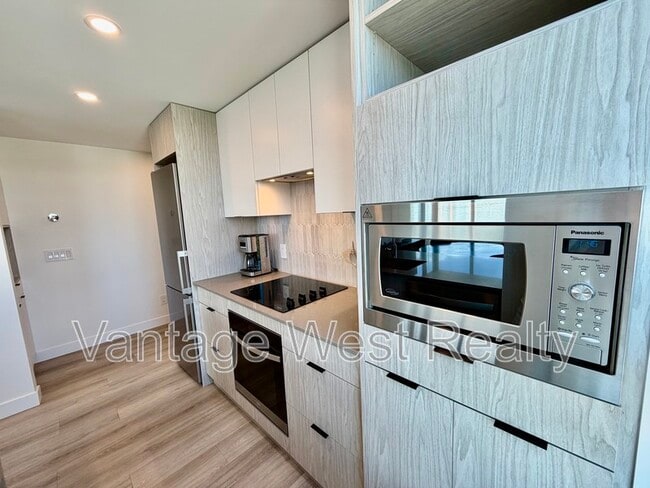 Photo - 1488-1488 Bertram St
