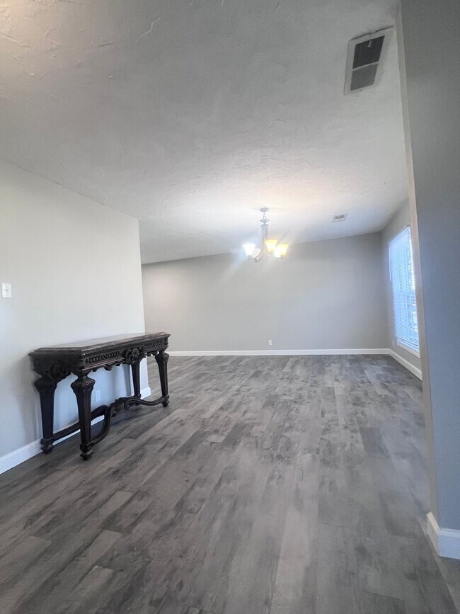 Photo - Fully Renovated 4 Bed / 2 Bath Home for Rent – South County (63125)