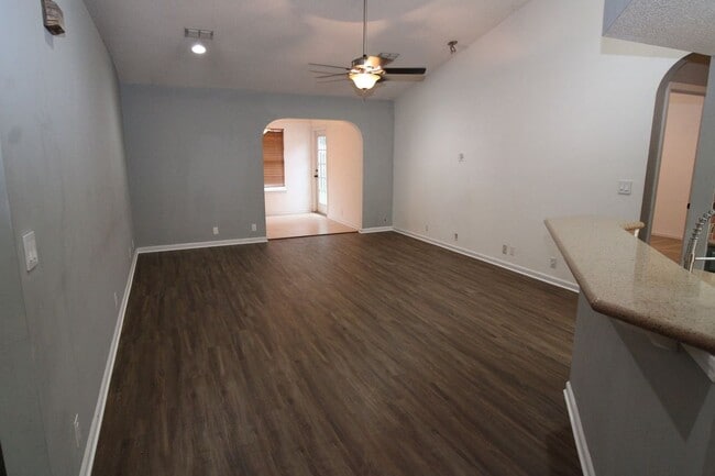 Photo - 107 Shearman Way