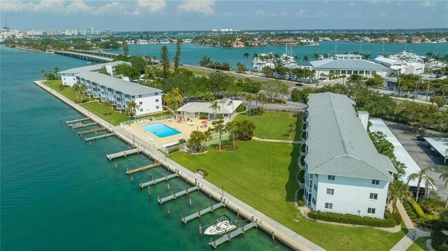 Building Photo - 771 John Ringling Blvd Unit 3