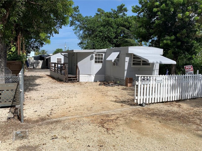 Building Photo - 740 Largo Rd