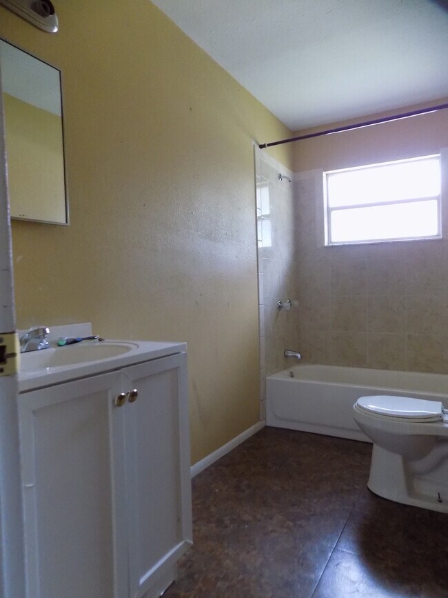 Photo - 3 Bedroom 2 Bathroom House For Rent at 141...