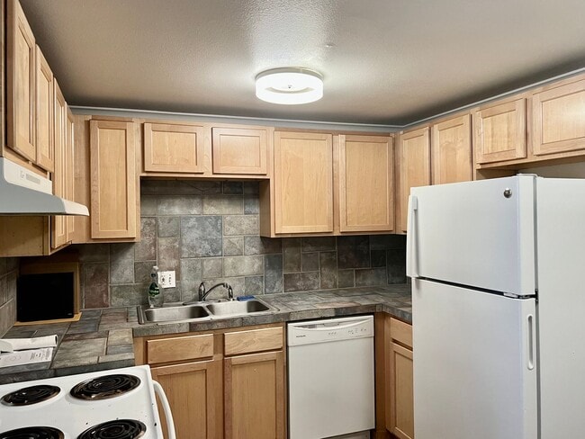 Photo - 1390 Emerson St Unit 17