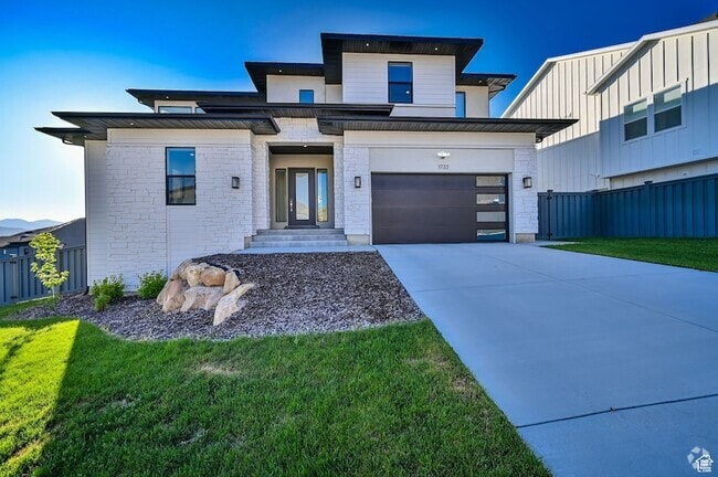 Building Photo - 1722 Oakridge Cir Rental