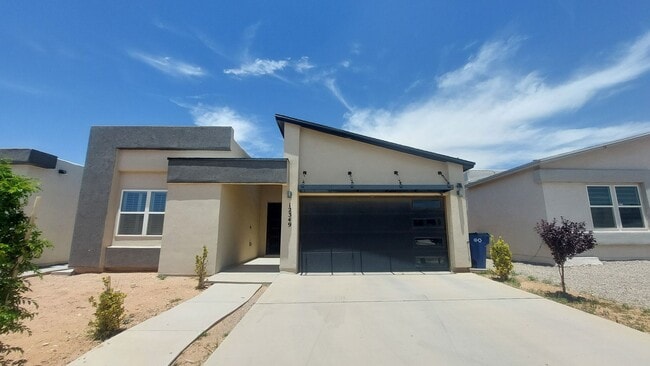 Building Photo - Beautiful 4 bedroom 2.5 bathroom home! READY NOW