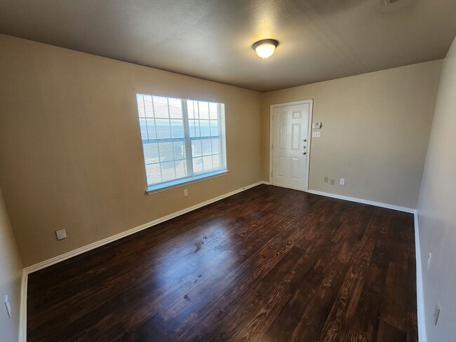 Photo - 3 Bedroom Duplex In South Fort Worth Unit 939 Baker Street