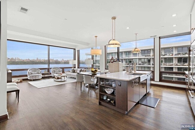 Building Photo - 9 Somerset Ln Unit 501